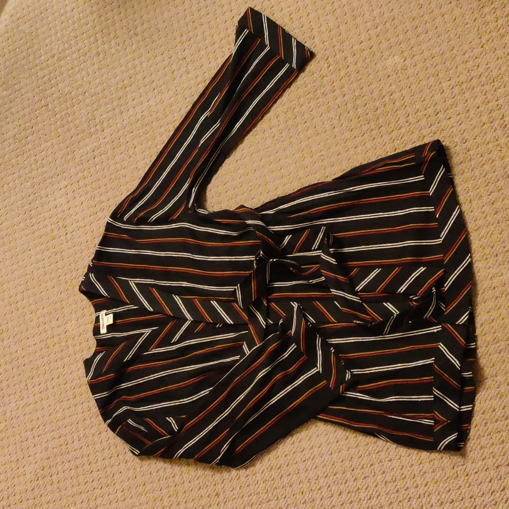 BillaBong Secret Tells Wrap Top